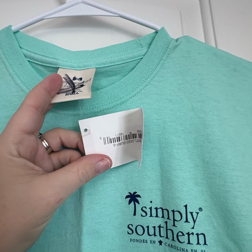 Simply Southern Women’s NWT Aqua Graphic Tshirt - Size S - Picture 3 of 5